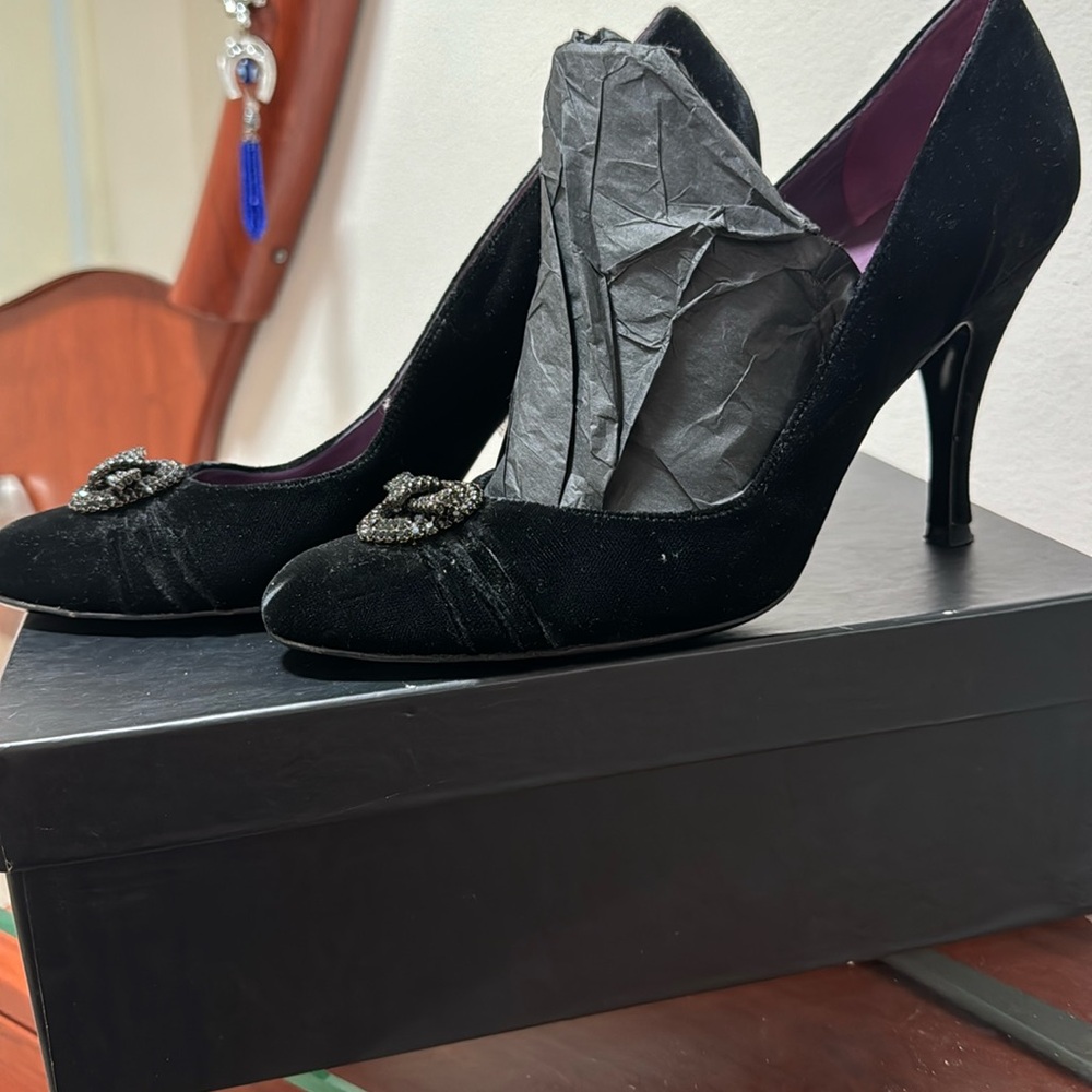 Absolutely gorgeous very elegant for evening Italian shoes